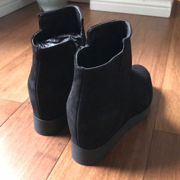 Kenneth Cole Suède ankle booties🆕 without tag - Picture 4 of 7